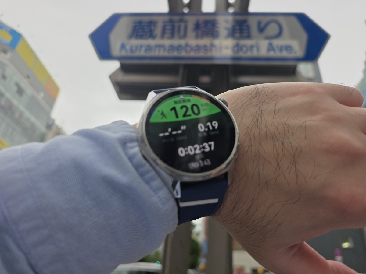HUAWEI WATCH GT 7を腕に着けた様子